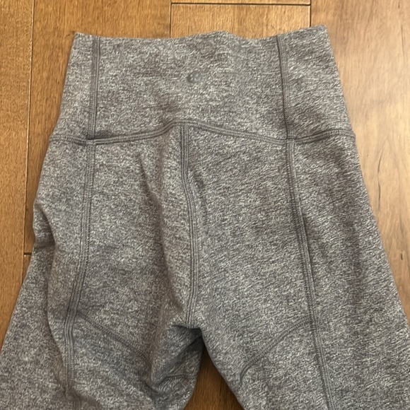 NWOT Lululemon crop leggings - Picture 3 of 3